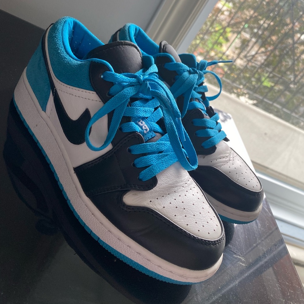 Nike Jordan’s size 7.5 blue